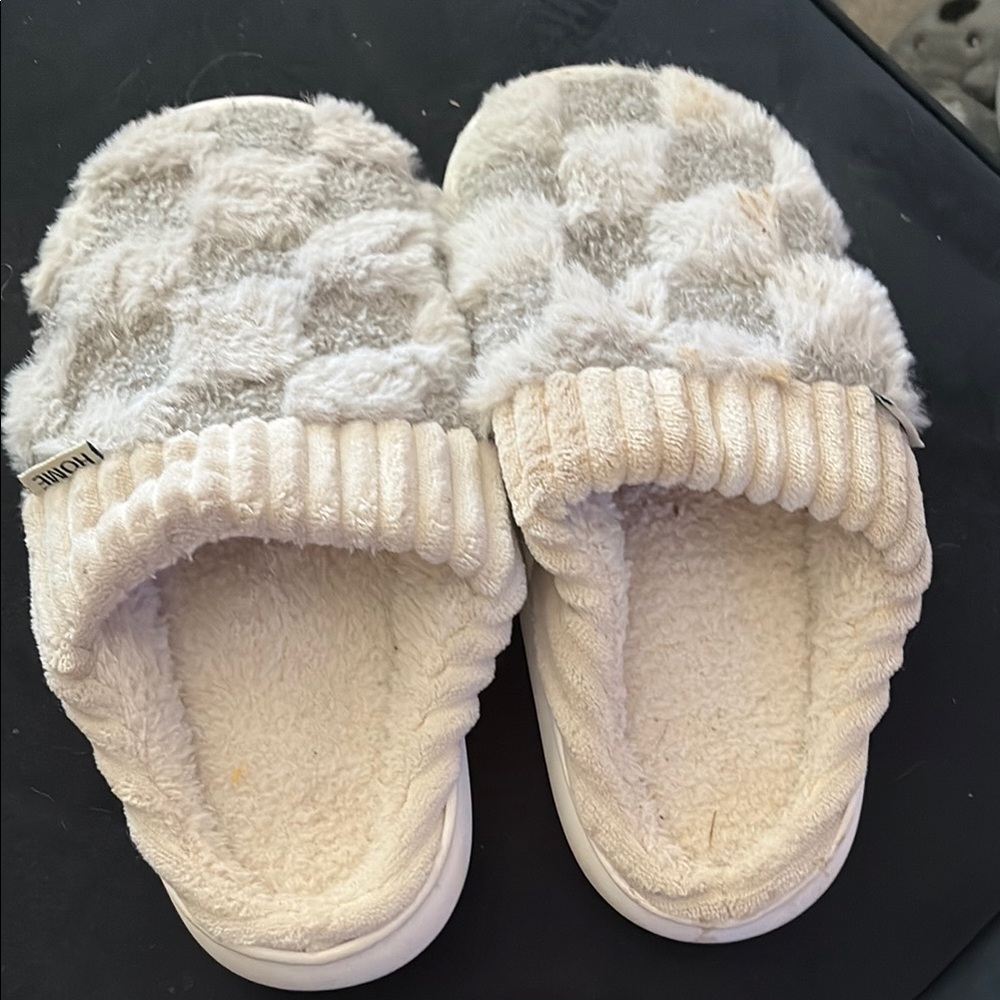 Cozy Women's Slippers - Cream